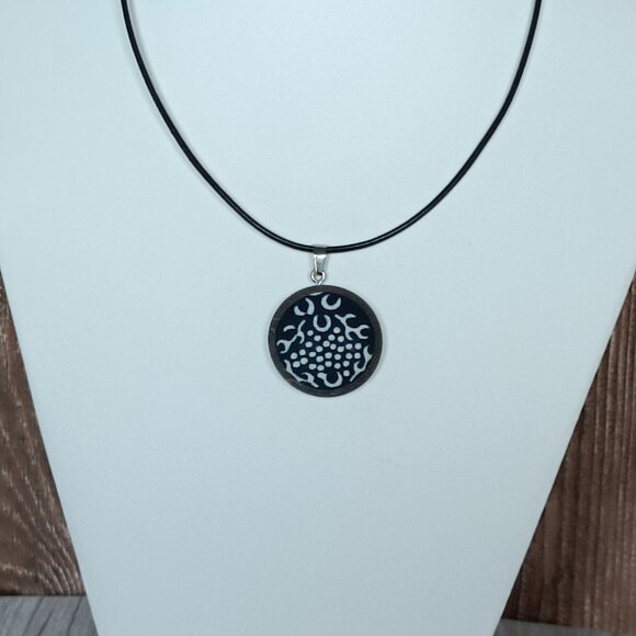 "Pavuk" UNESCO Heritage "Modrotlač" Blueprint Wood Necklace - Artisan Crafted - Picture 2 of 6